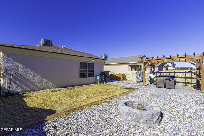 Building Photo - 12052 Mesquite Thorn Dr