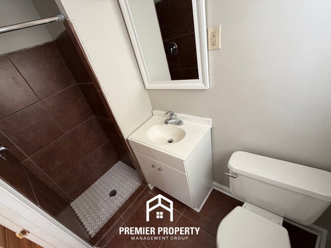 Building Photo - Charming 3BR/2BA in High-Demand 38117 | Hardwood Floors & Fenced Yard