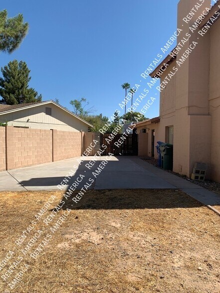 Building Photo - 2723 S Estrella Cir