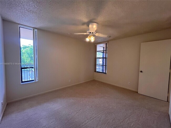 Building Photo - 6528 Coral Lake Dr