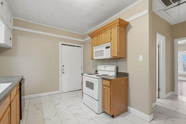 Building Photo - 1341 Hickory St