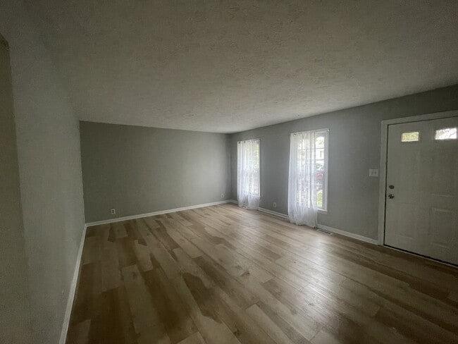 Building Photo - 213 Jean St