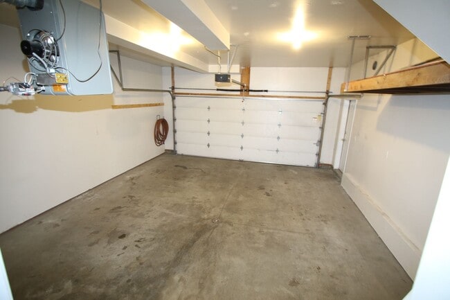 Building Photo - 3 Bedroom Eagle River Townhouse!