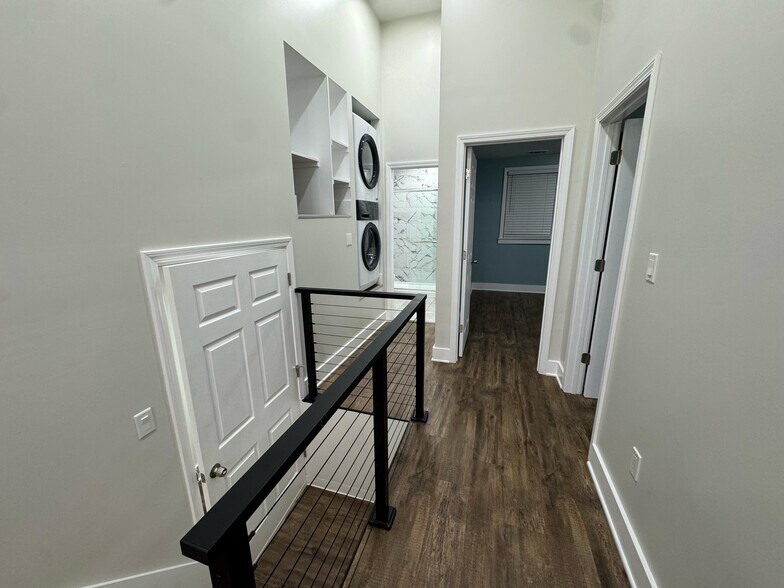 Building Photo - 319 E Main St