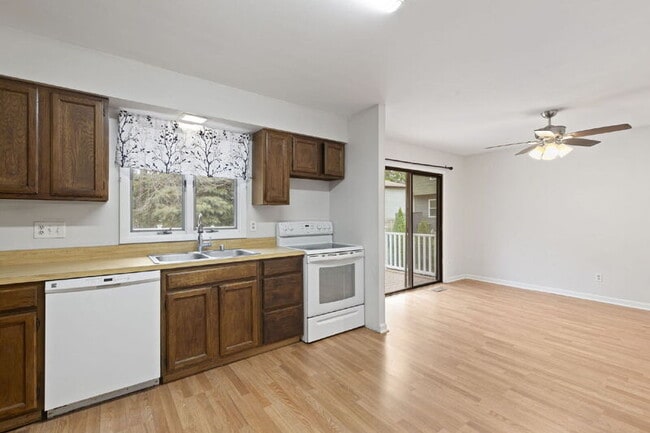 Building Photo - 4 Dewberry Way