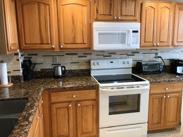 Building Photo - 10680 S Ocean Dr