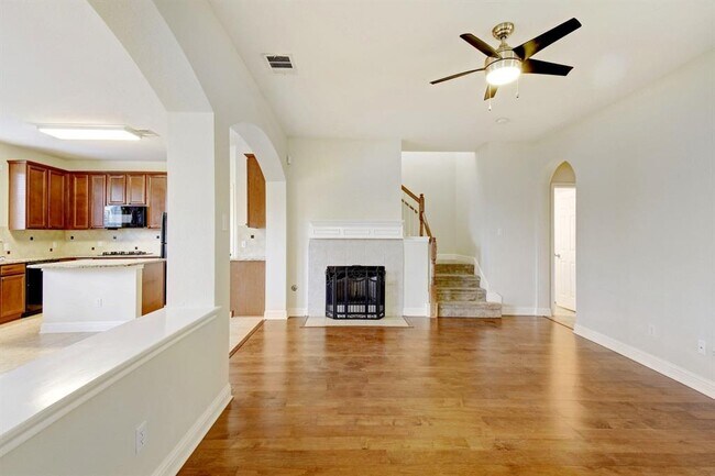 Building Photo - 1821 Village Oak Ct