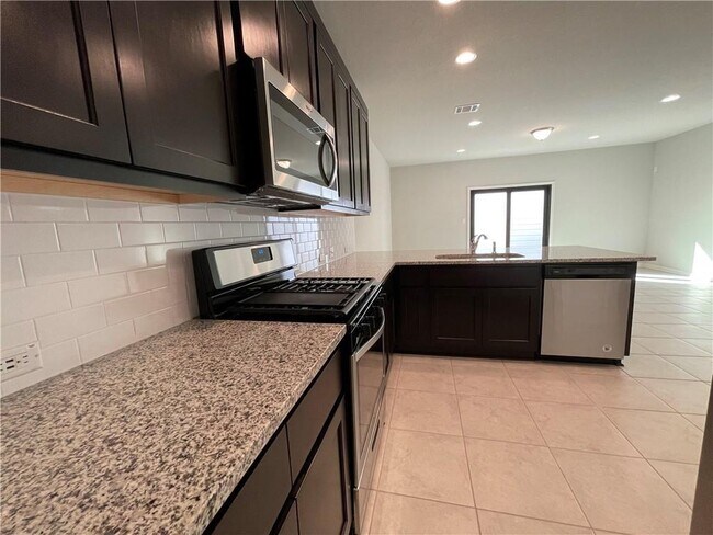 Building Photo - 2040 Arendale Dr