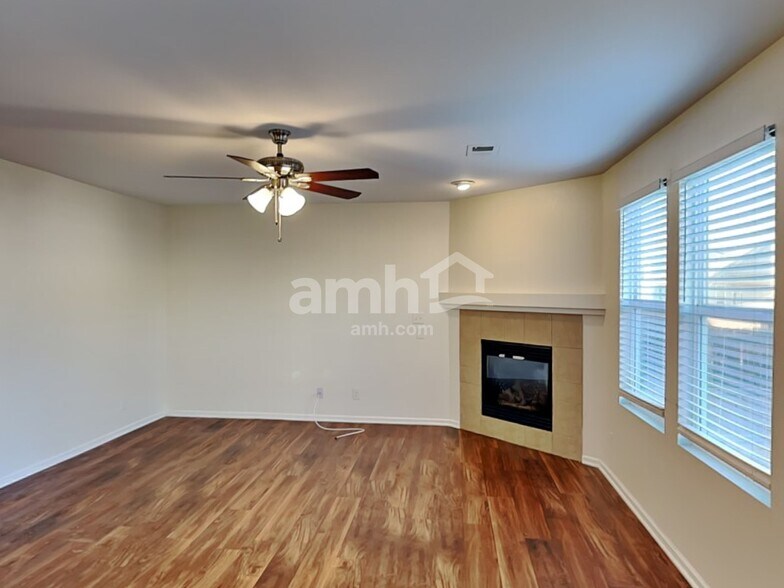 Building Photo - 5366 N Laredo St