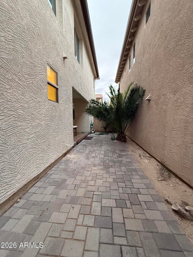 Building Photo - 9242 W Meadow Dr