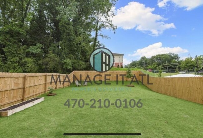 Building Photo - Cozy 3 bedroom house located one block from the Beltline!
