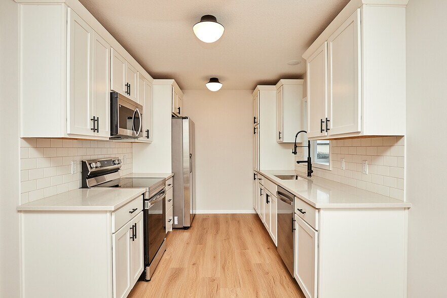 Building Photo - 409 SW Ash Dr