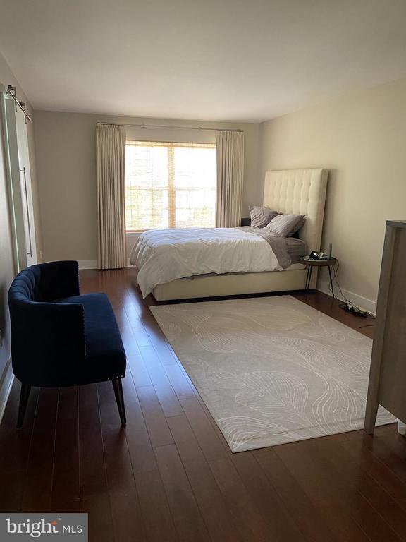 Building Photo - 805 Rosehill Dr