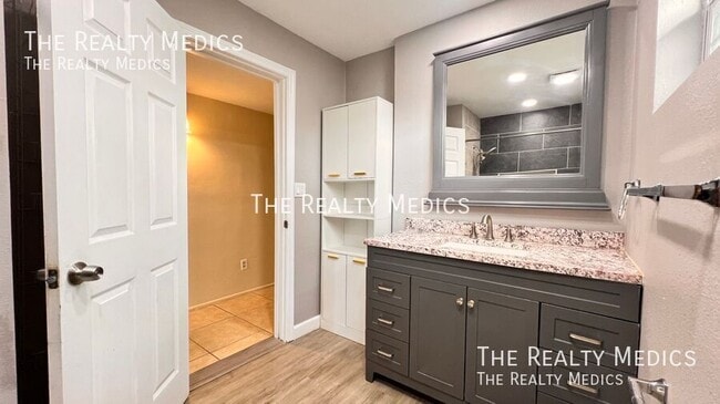 Building Photo - 6216 Lake Underhill Rd