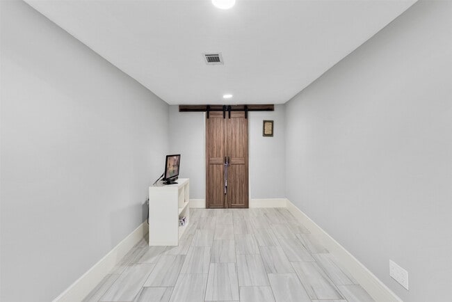 Building Photo - 7727 Barberton Dr