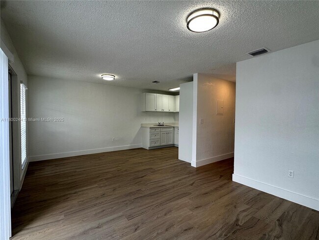 Building Photo - 6032 SW 25th St
