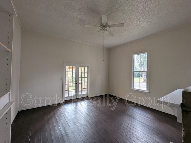 Building Photo - 2972 Dickson St