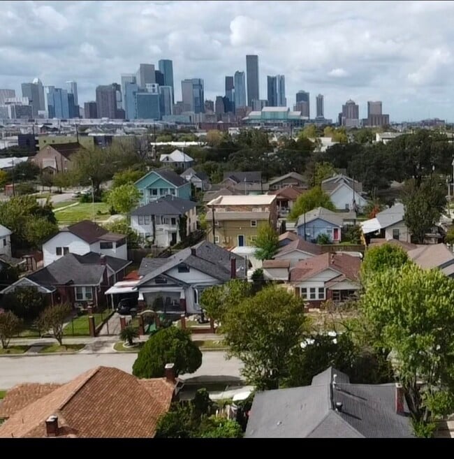 Building Photo - 304 Milby St