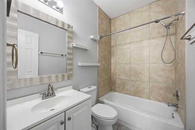Building Photo - 1029 Riverwood Dr