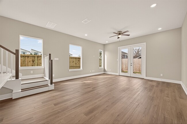 Building Photo - 1504 Hussion St