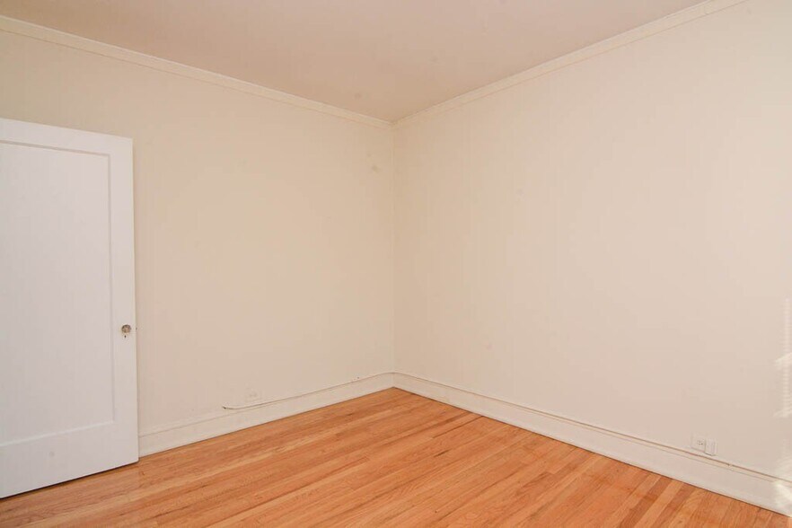 Building Photo - 1025 Dempster St