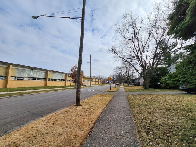 Building Photo - 7667 Bramell