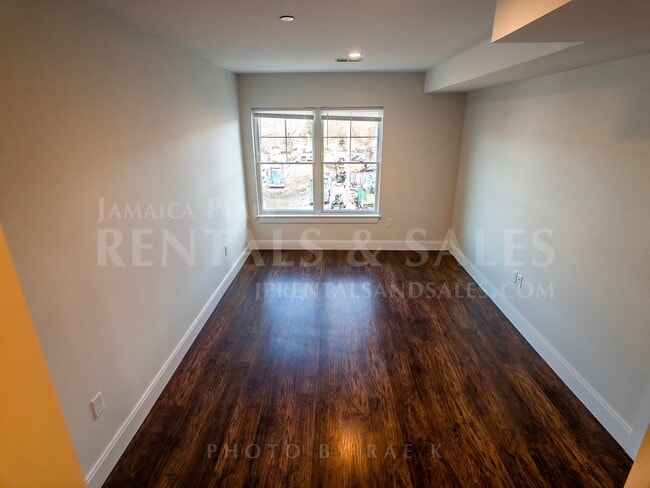 Building Photo - 76 Stonley Rd