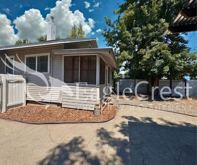 Building Photo - Beautifully Renovated Historic 3 Bedroom Home