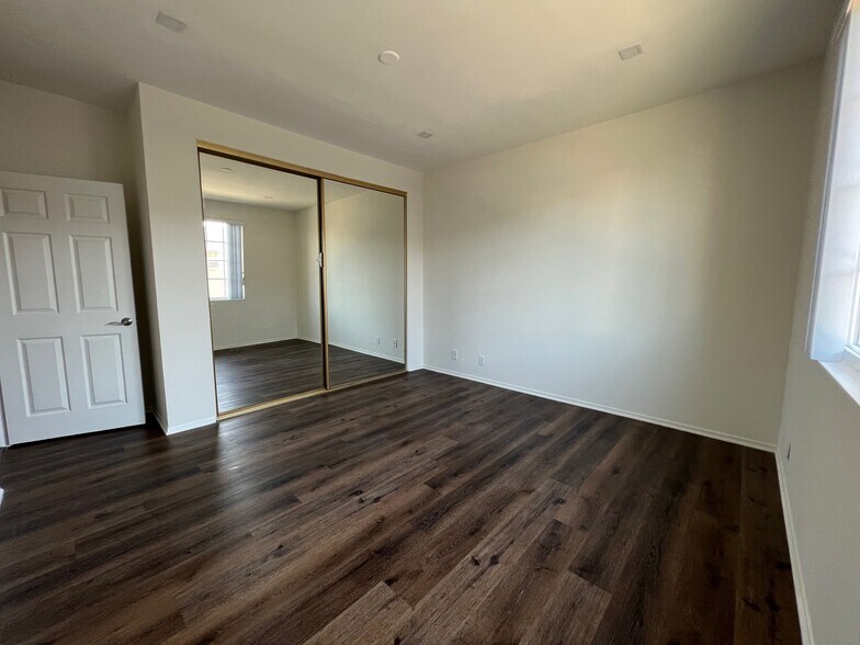 Building Photo - 3822 Bentley Ave