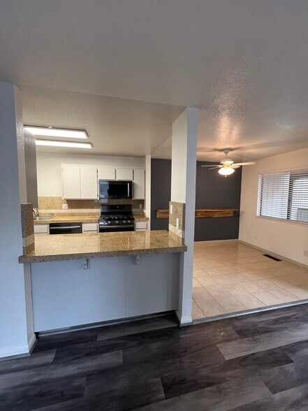 Building Photo - 2609 Westberry Dr