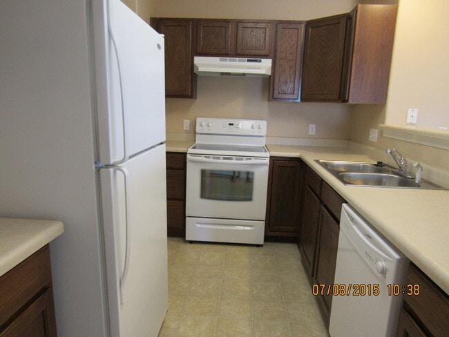Building Photo - Ranch Style Condo!