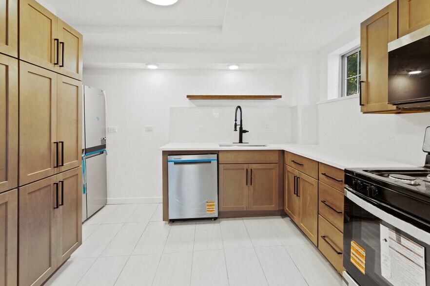Kitchen - 7131 W Altgeld St