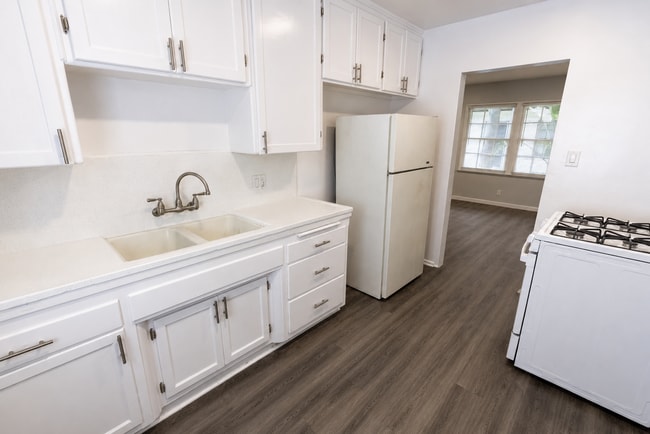 Interior Photo - 7056 Lanewood Ave