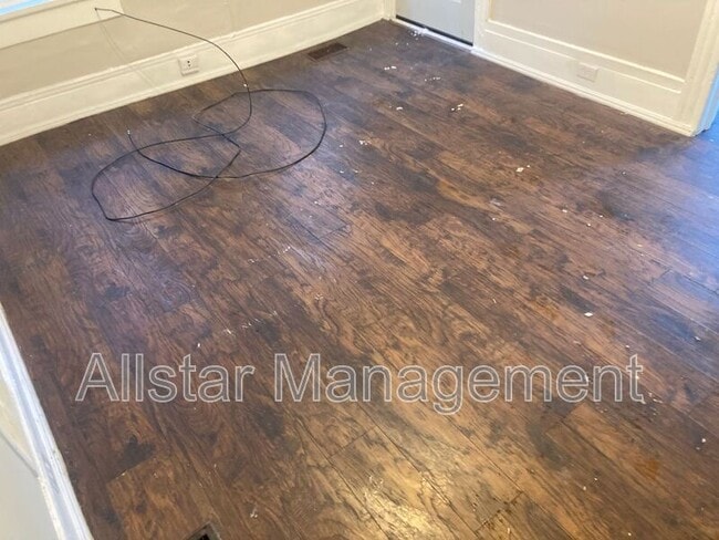 Building Photo - 3523 W 58th St