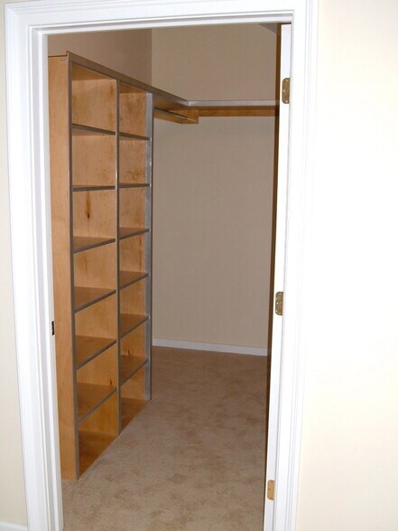 Building Photo - 369 Etna Rd