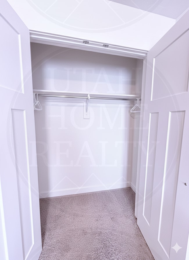 Building Photo - 441 E 260 N