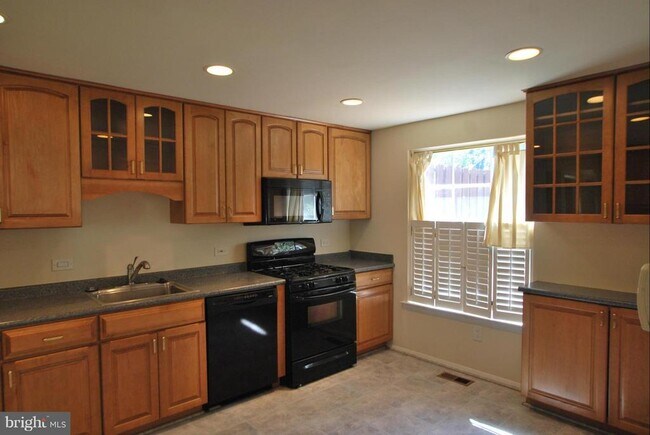 Building Photo - 15705 Anamosa Dr