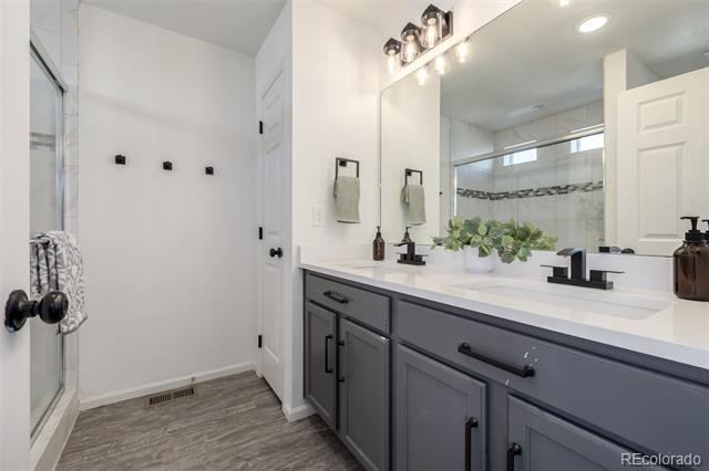 Building Photo - 26116 E Byers Pl