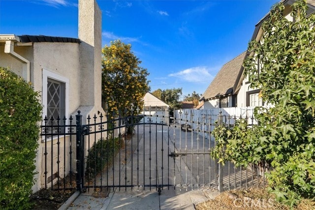 Building Photo - 4311 Sunnyside Dr