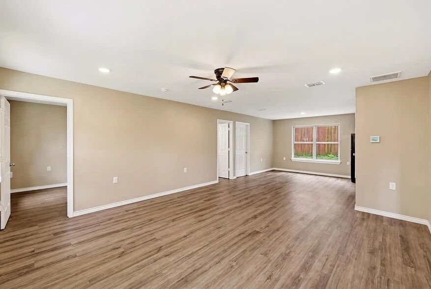 Building Photo - 612 Timberline Dr