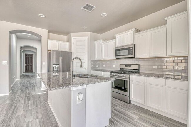 Building Photo - Beautiful East side House