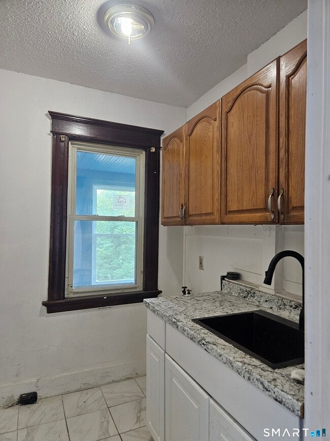 Building Photo - 48 Poplar St