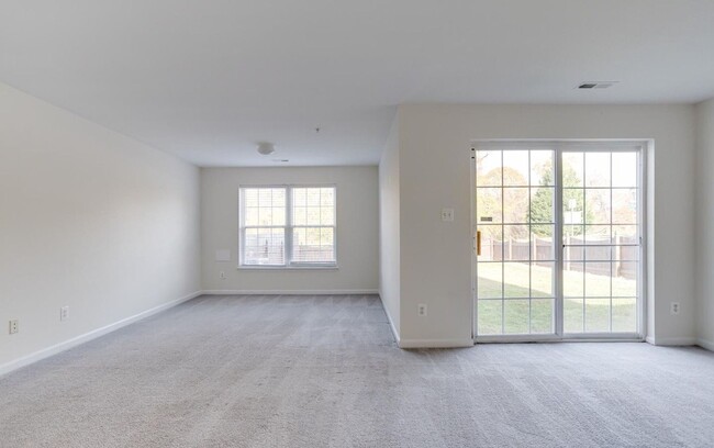 Building Photo - Charming Abingdon Townhome with Modern Upg...