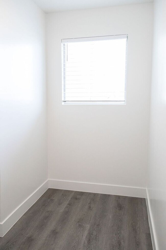 Building Photo - Spacious 4-Bed Home in Sage Canyon - Small Pet Friendly