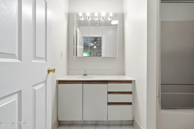 Building Photo - 470 Monmouth Pl