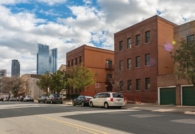 Building Photo - 85 Broadway