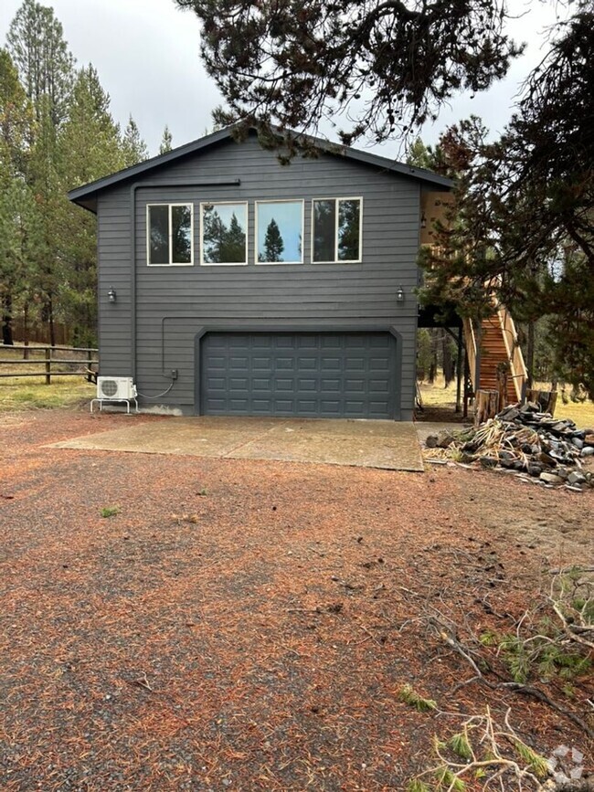 Building Photo - Newly Remodeled Home in Desirable Oregon W...