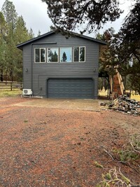 Building Photo - Newly Remodeled Home in Desirable Oregon W...