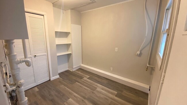 Building Photo - 3 Bedroom + 1 Bath Home - First Month Free