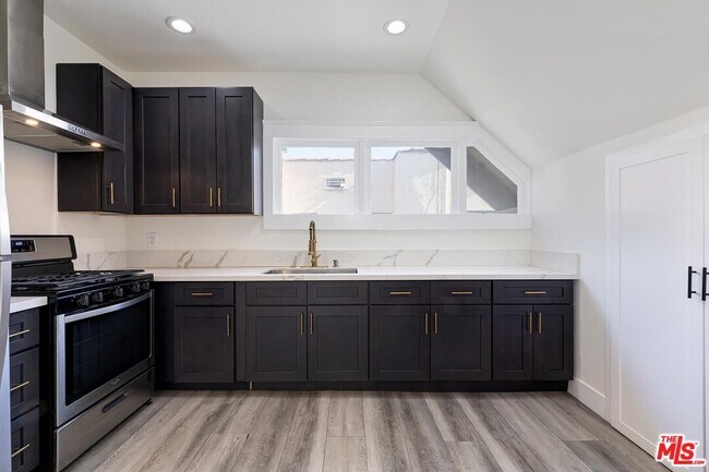 Building Photo - 1054 Maine Ave